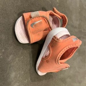Nike toddler Sunray adjust 5; size 3, coral
